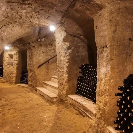 La Ghirlanda Wine Saragano