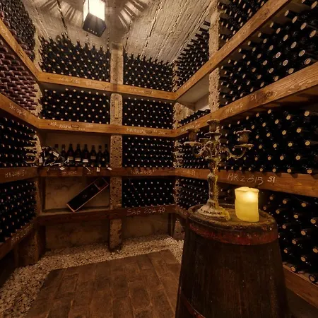 Agroturismo La Ghirlanda Wine Saragano